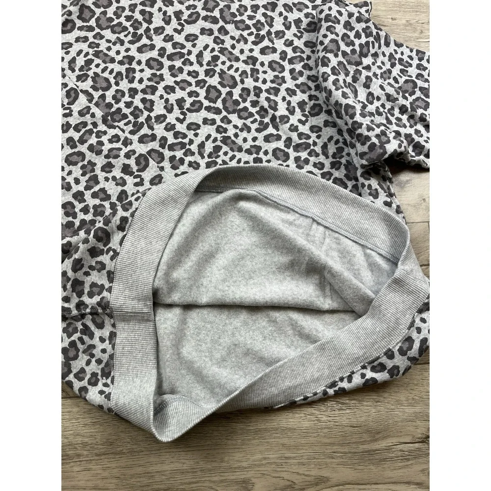 American Eagle Sweatshirt Small Ahh-mazingly Soft Jegging Fit Relaxed Leopard - Picture 12 of 13